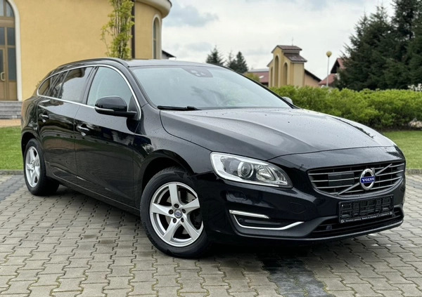 Volvo V60 cena 47900 przebieg: 199000, rok produkcji 2015 z Rzeszów małe 326